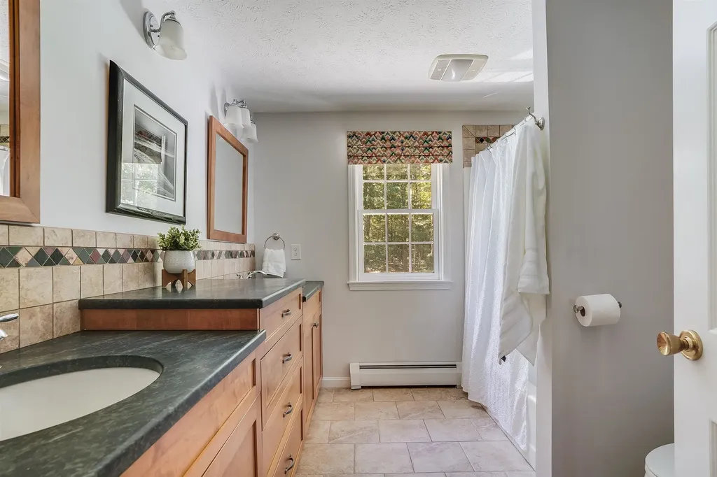 12 Crestwood Court Amherst NH 03031