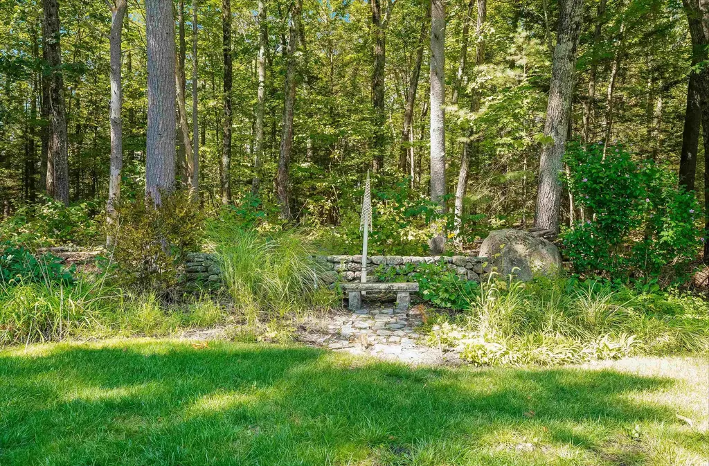 12 Crestwood Court Amherst NH 03031