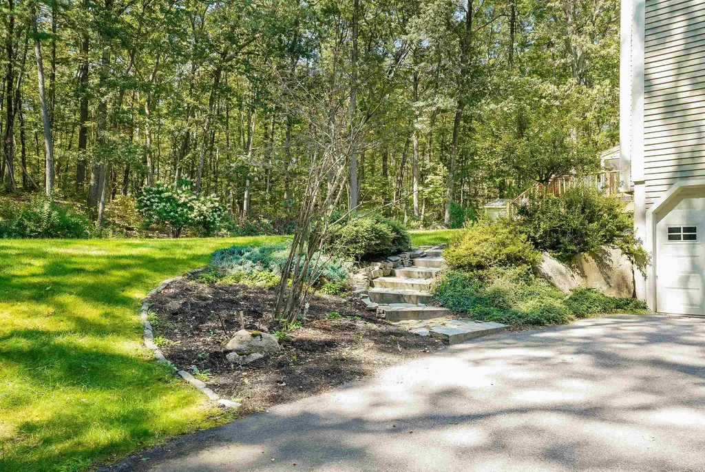 12 Crestwood Court Amherst NH 03031