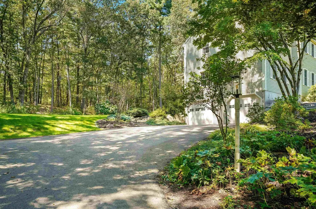 12 Crestwood Court Amherst NH 03031