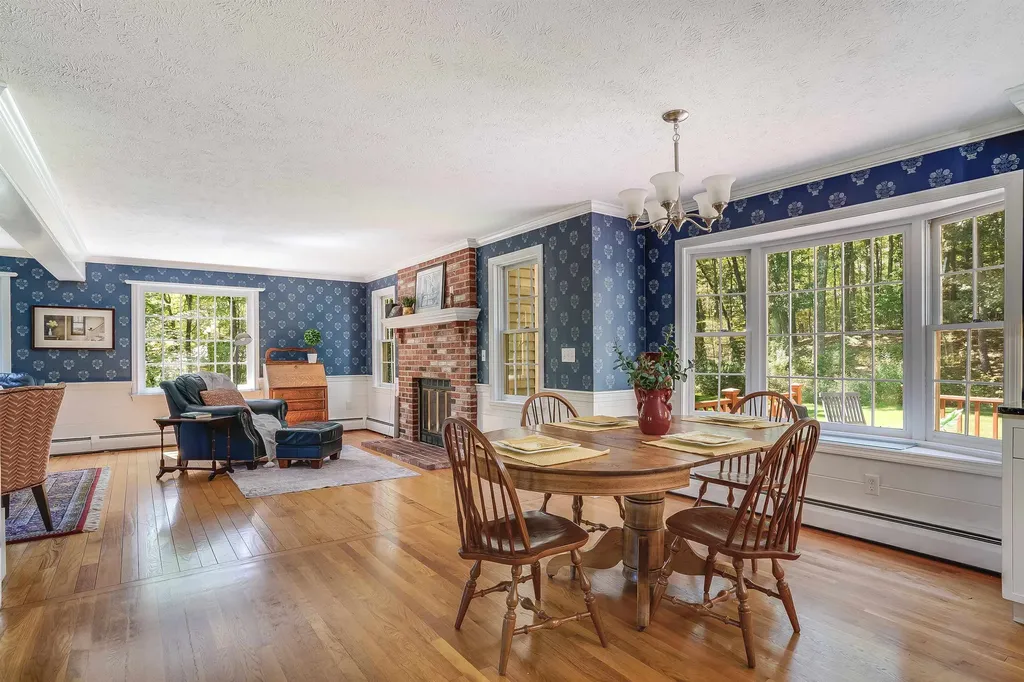 12 Crestwood Court Amherst NH 03031