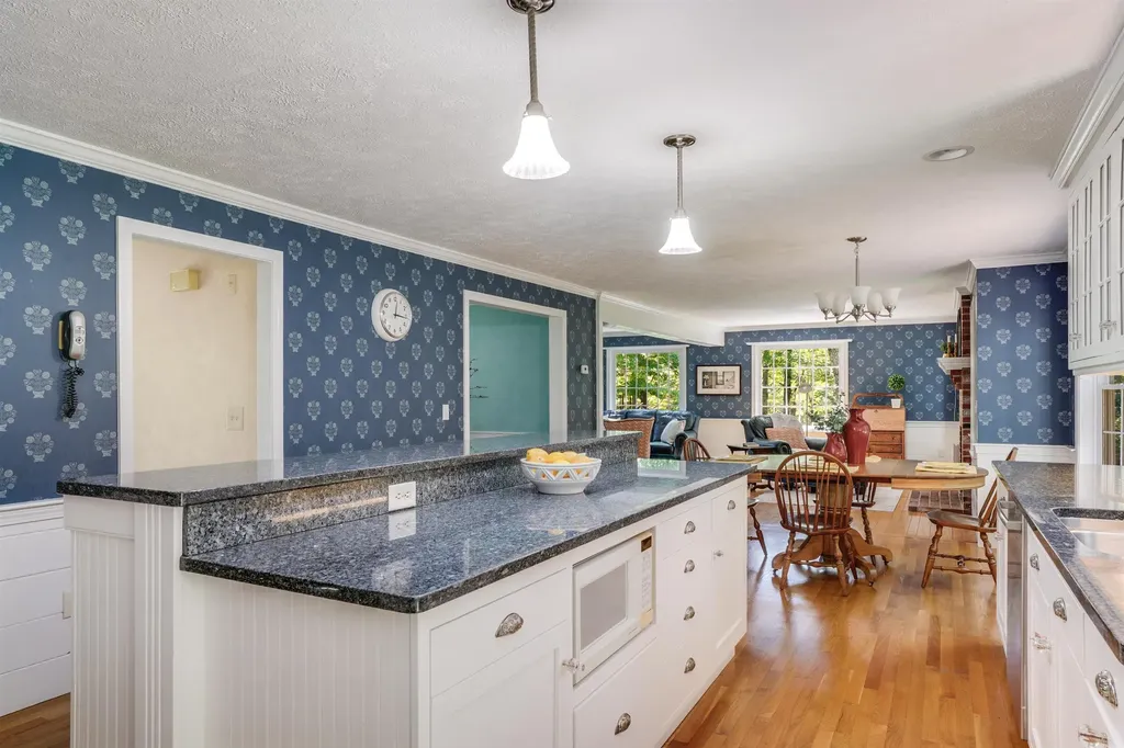 12 Crestwood Court Amherst NH 03031