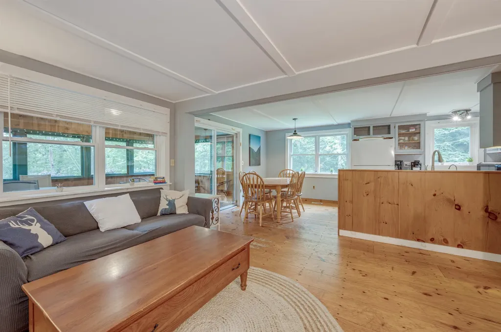 13 Twin Oaks Road Sutton NH 03221