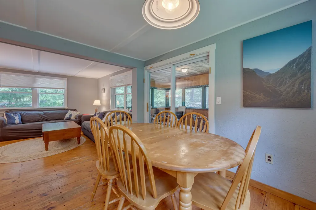 13 Twin Oaks Road Sutton NH 03221