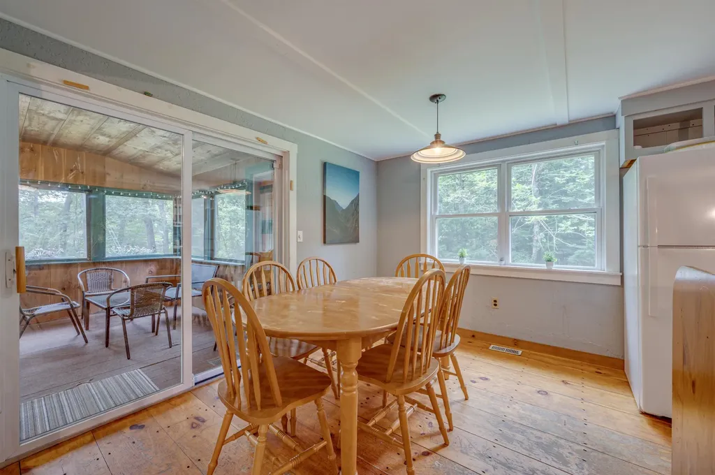 13 Twin Oaks Road Sutton NH 03221