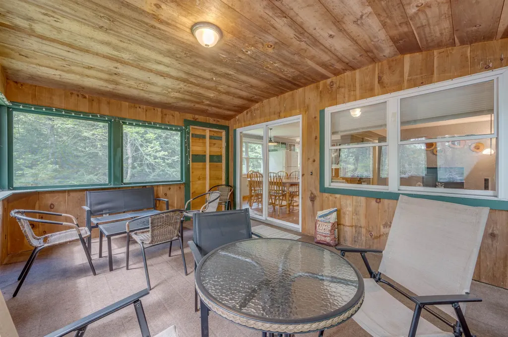 13 Twin Oaks Road Sutton NH 03221