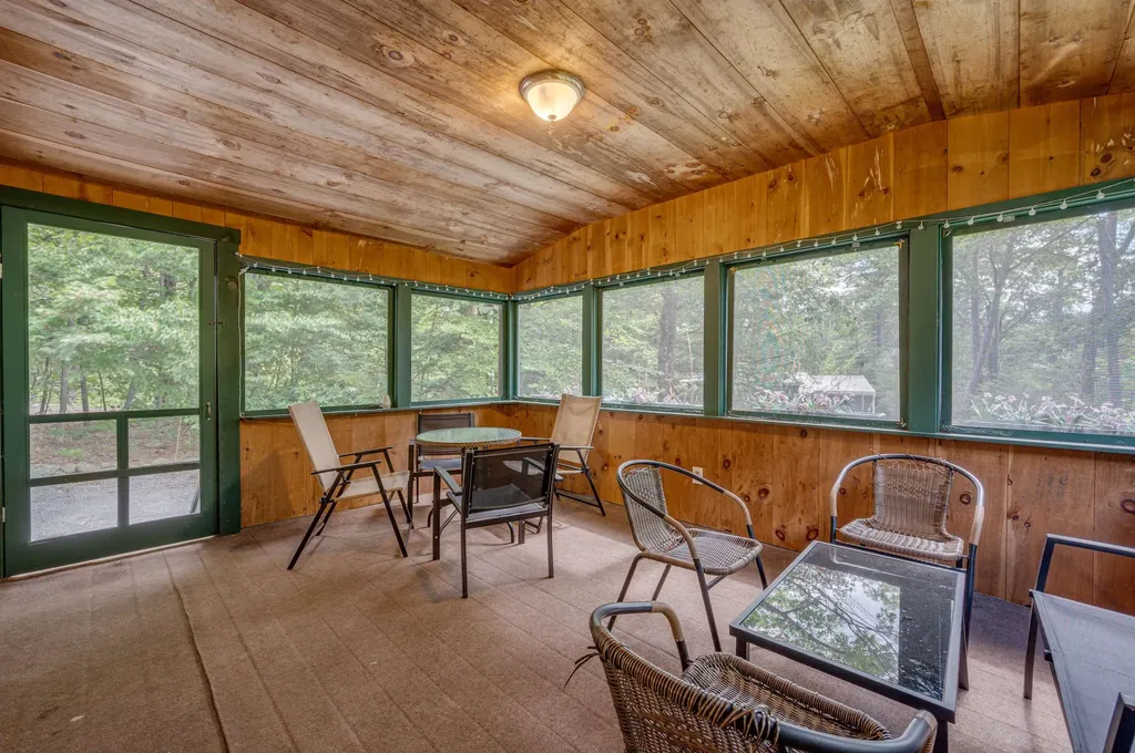 13 Twin Oaks Road Sutton NH 03221
