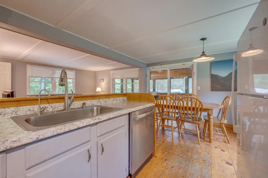 13 Twin Oaks Road Sutton NH 03221