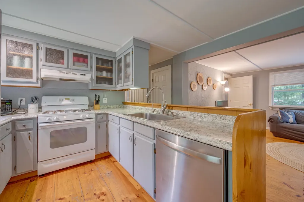 13 Twin Oaks Road Sutton NH 03221