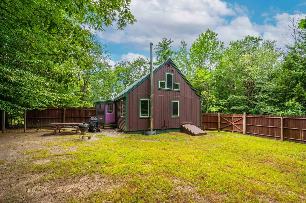 13 Twin Oaks Road Sutton NH 03221