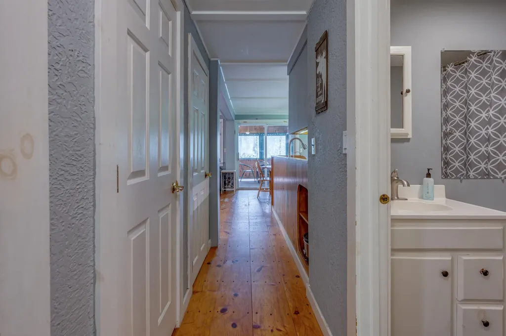 13 Twin Oaks Road Sutton NH 03221