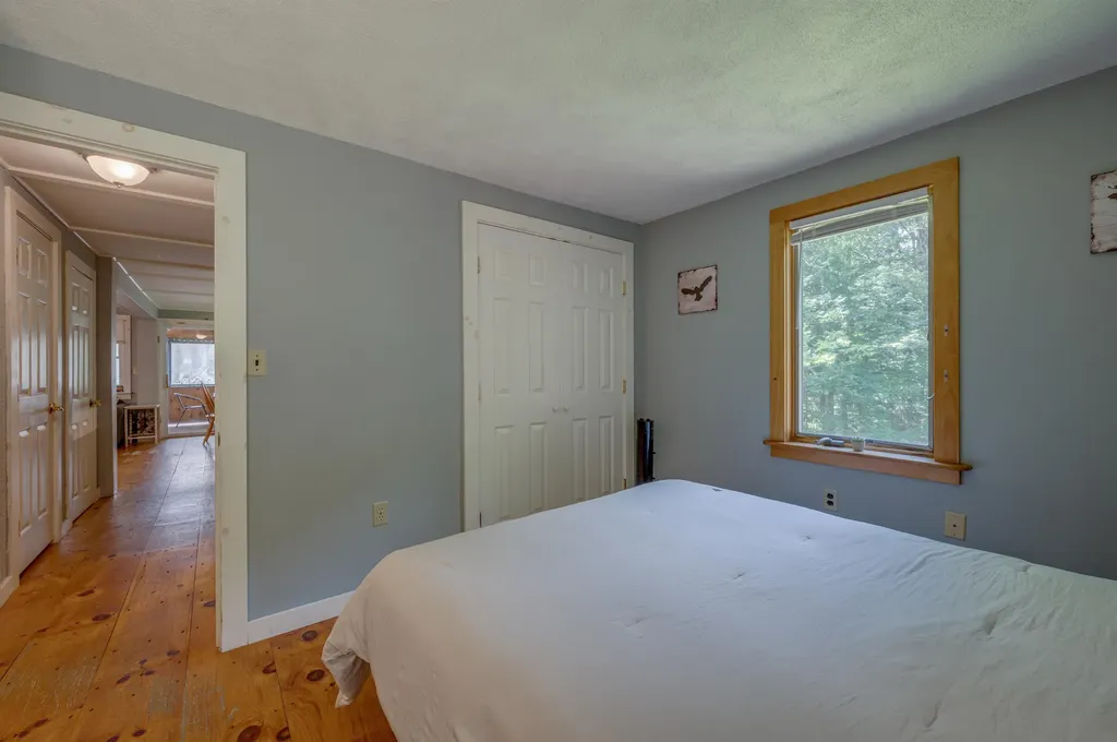 13 Twin Oaks Road Sutton NH 03221