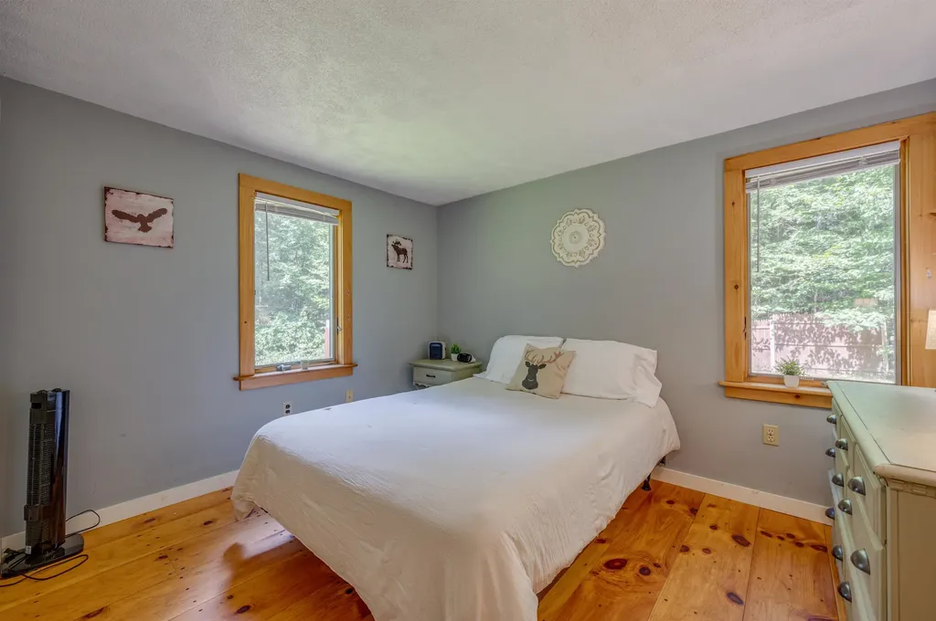 13 Twin Oaks Road Sutton NH 03221