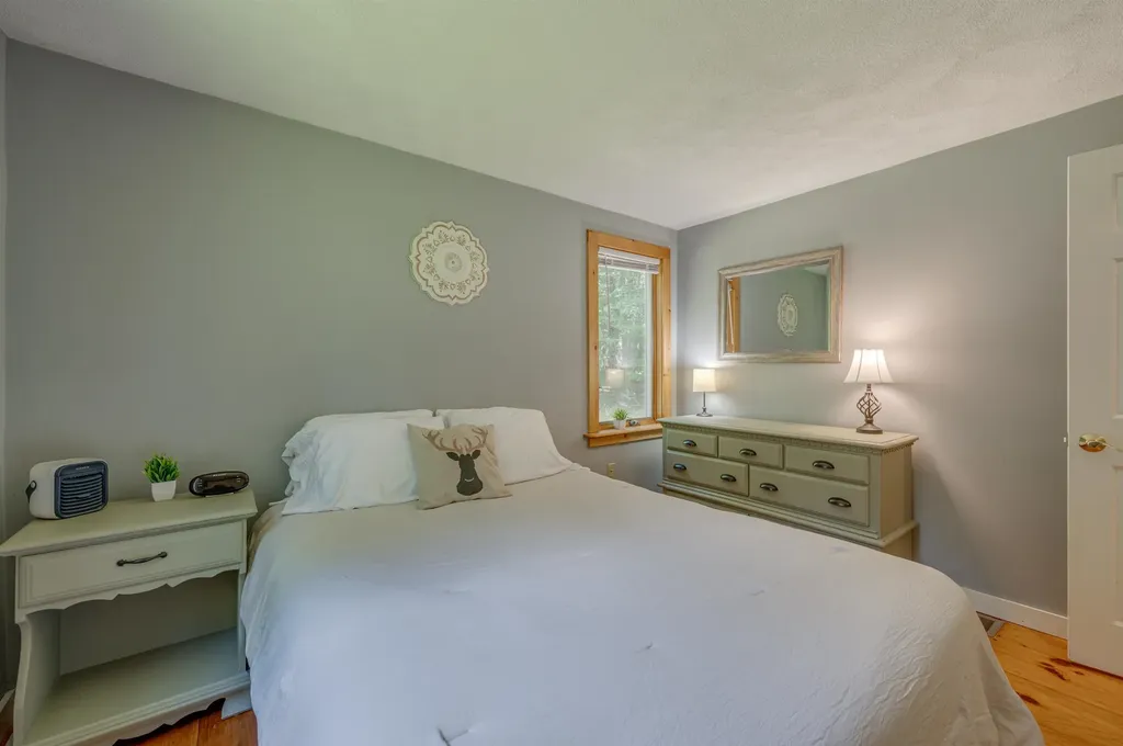 13 Twin Oaks Road Sutton NH 03221