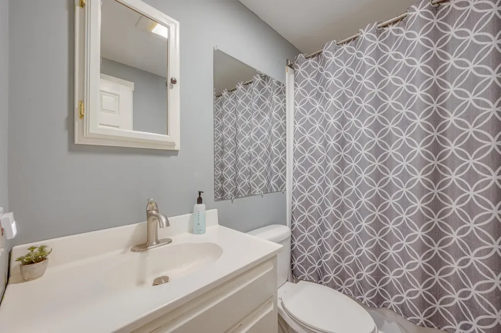 13 Twin Oaks Road Sutton NH 03221