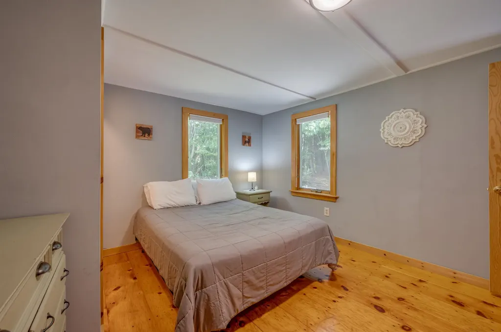 13 Twin Oaks Road Sutton NH 03221