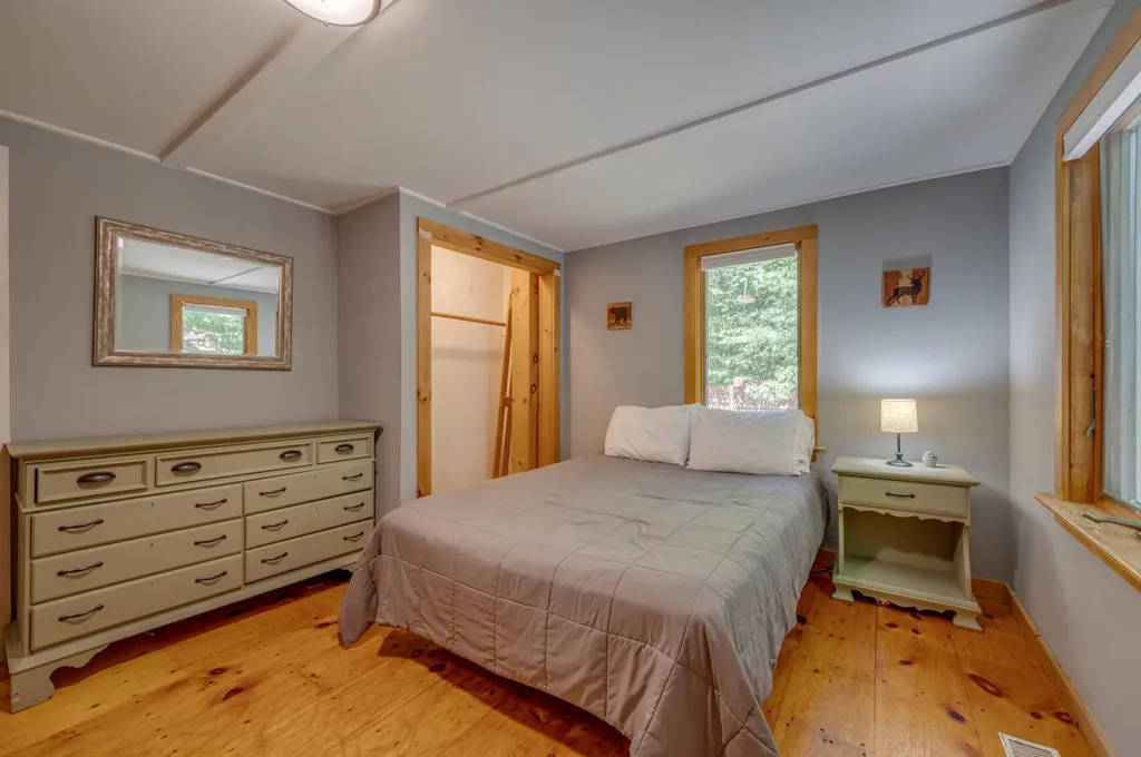 13 Twin Oaks Road Sutton NH 03221