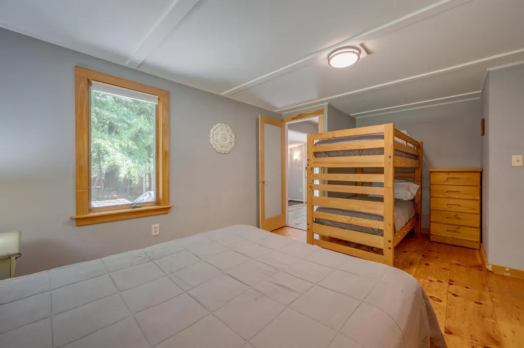 13 Twin Oaks Road Sutton NH 03221