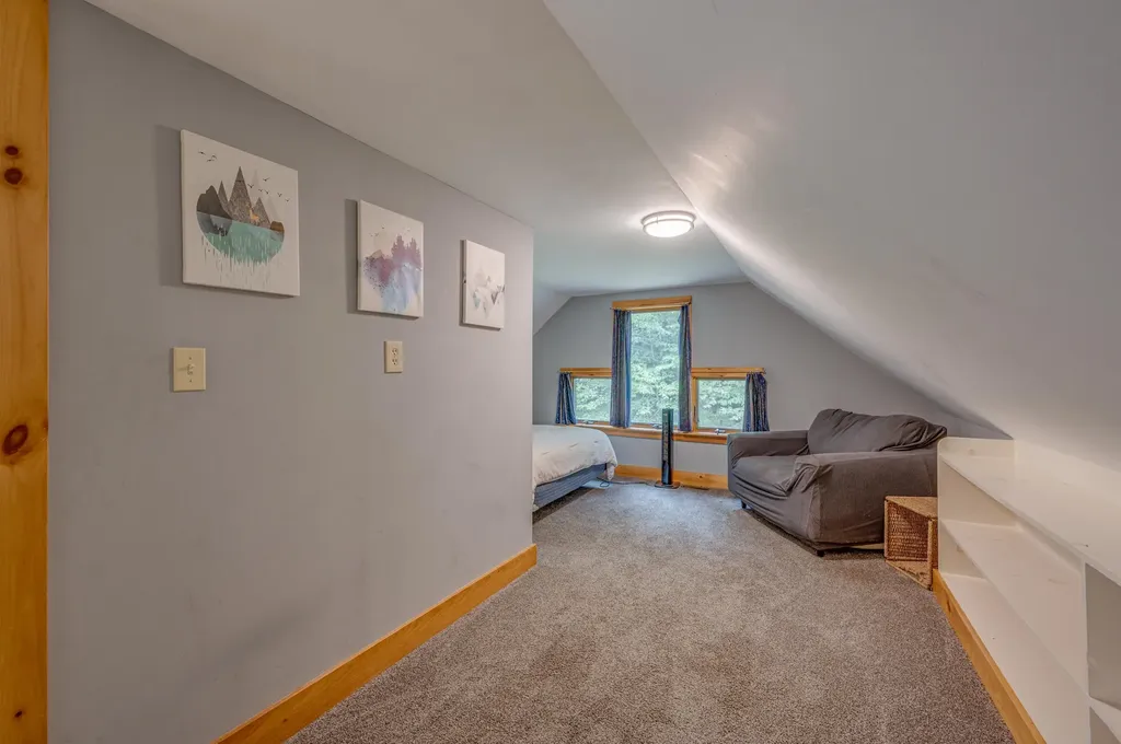 13 Twin Oaks Road Sutton NH 03221