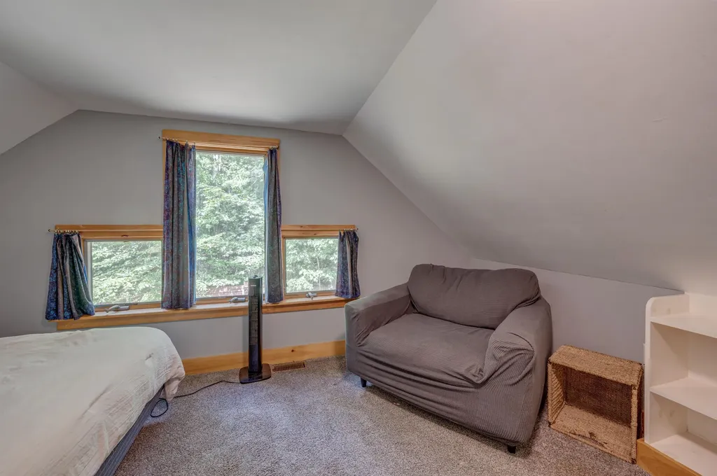 13 Twin Oaks Road Sutton NH 03221
