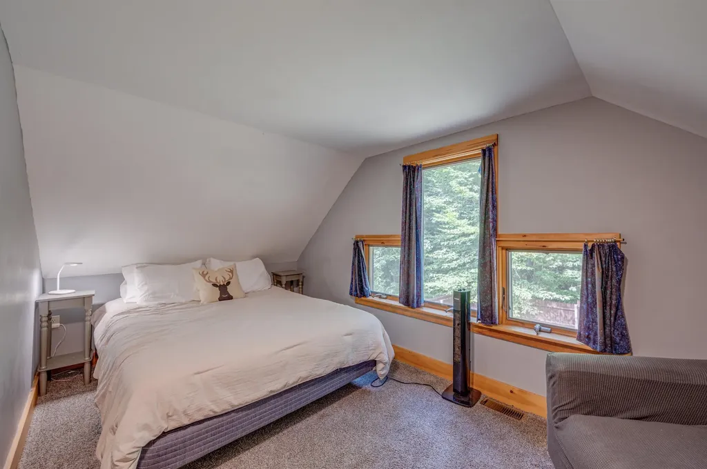13 Twin Oaks Road Sutton NH 03221