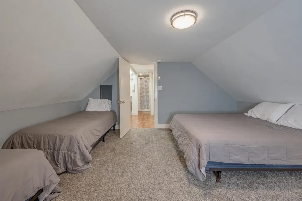 13 Twin Oaks Road Sutton NH 03221