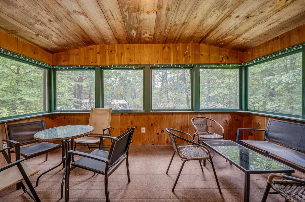 13 Twin Oaks Road Sutton NH 03221