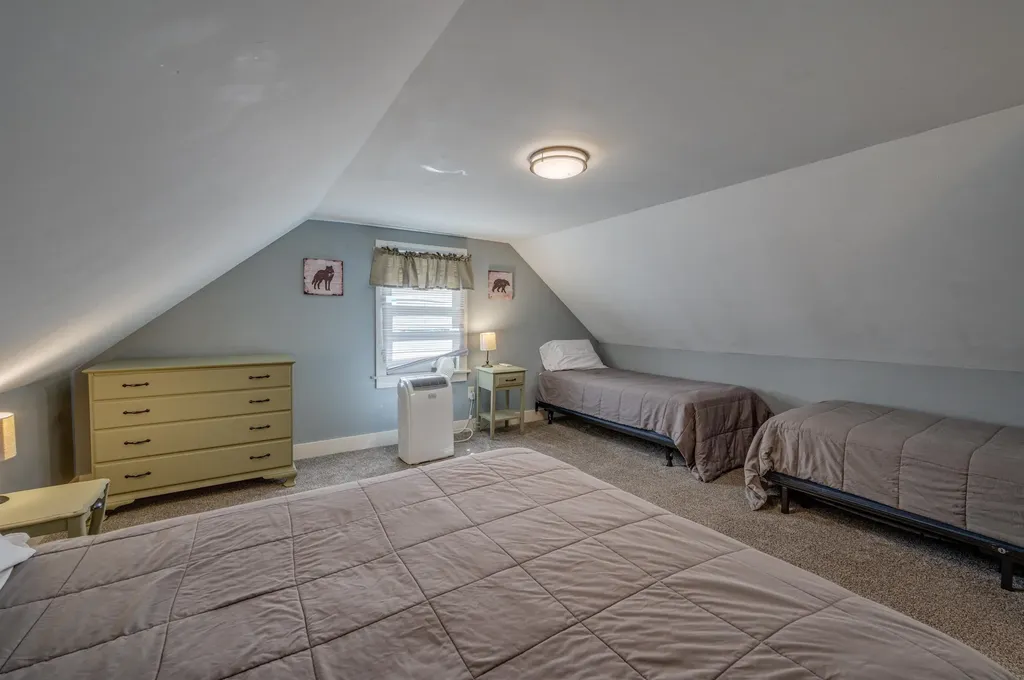 13 Twin Oaks Road Sutton NH 03221