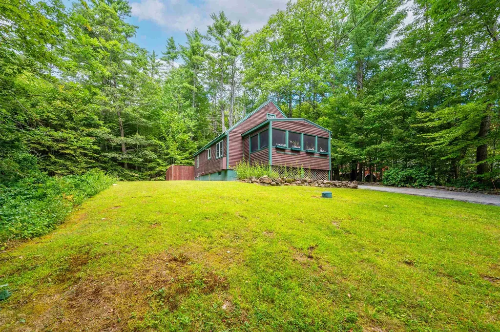 13 Twin Oaks Road Sutton NH 03221