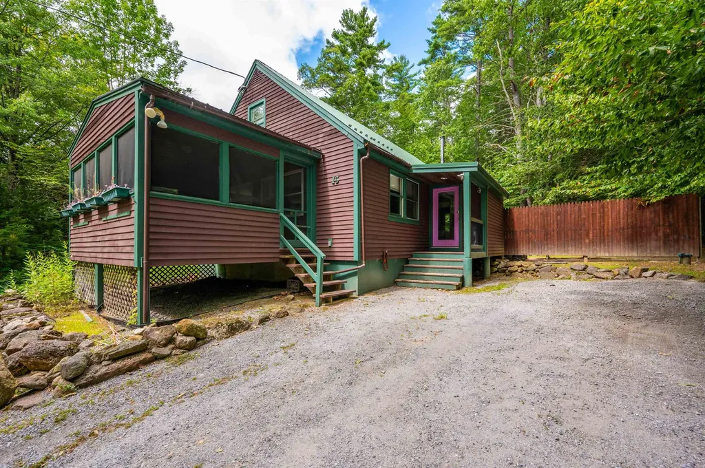 13 Twin Oaks Road Sutton NH 03221