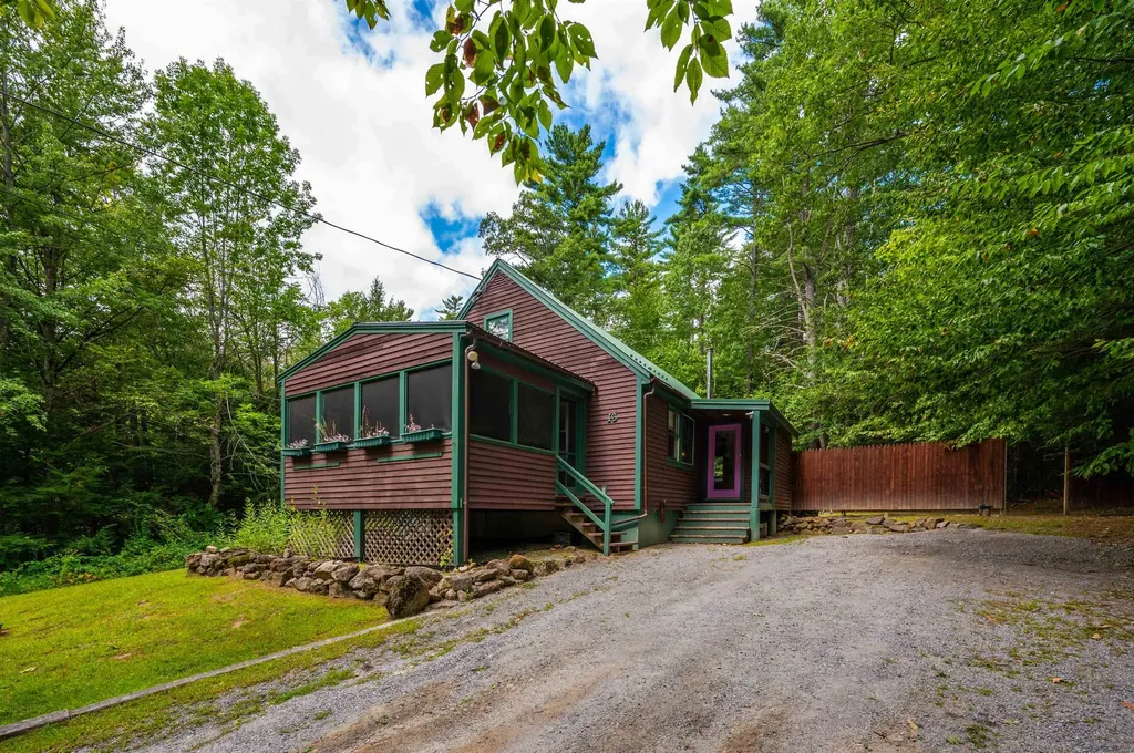 13 Twin Oaks Road Sutton NH 03221