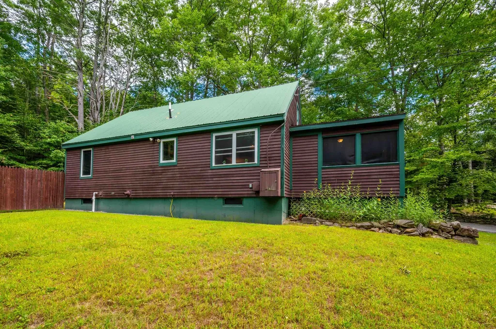 13 Twin Oaks Road Sutton NH 03221