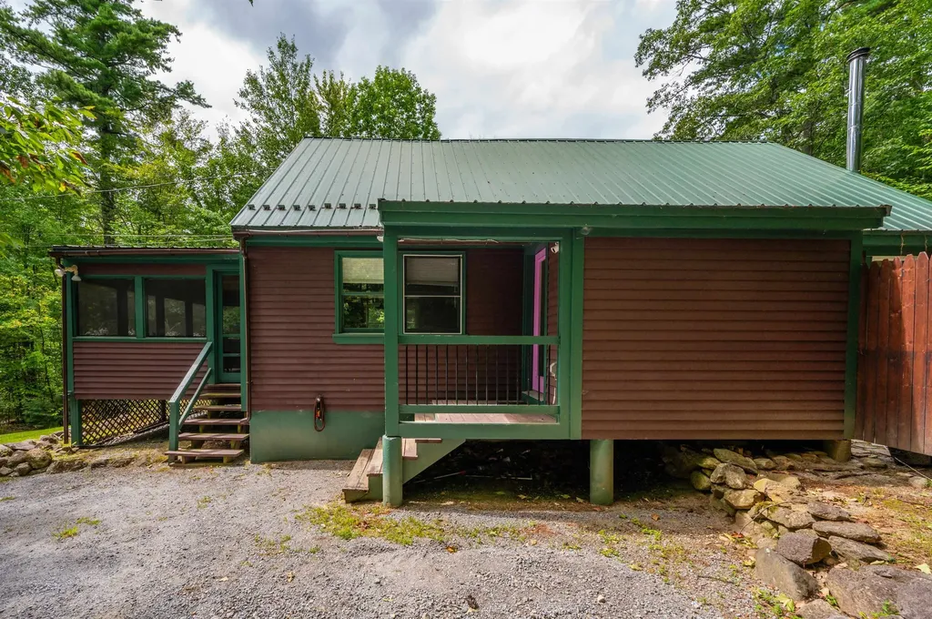 13 Twin Oaks Road Sutton NH 03221