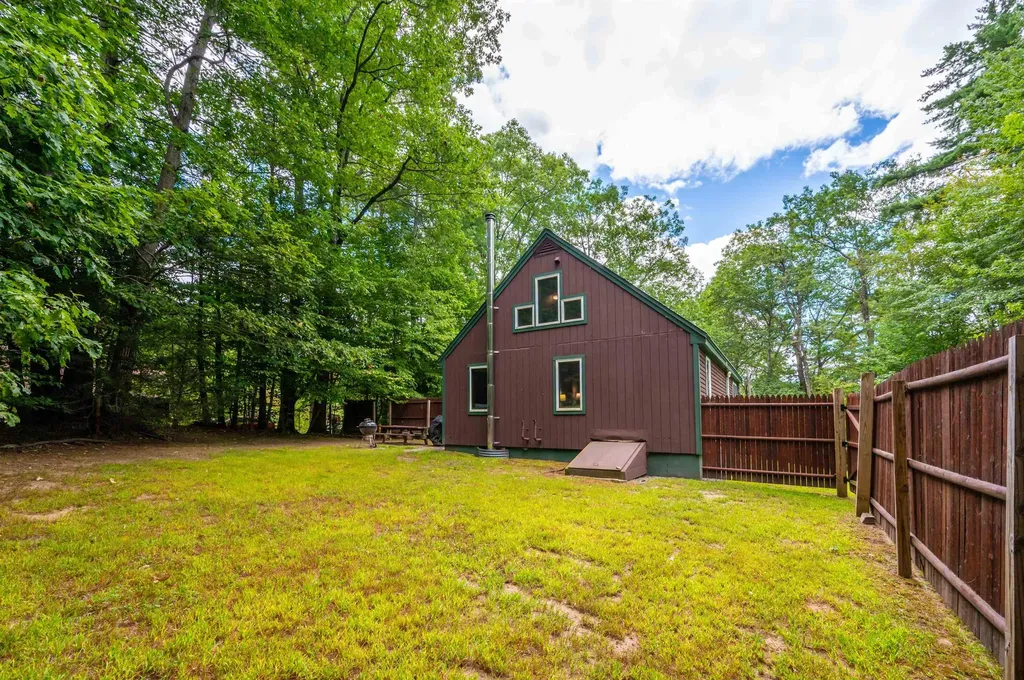 13 Twin Oaks Road Sutton NH 03221