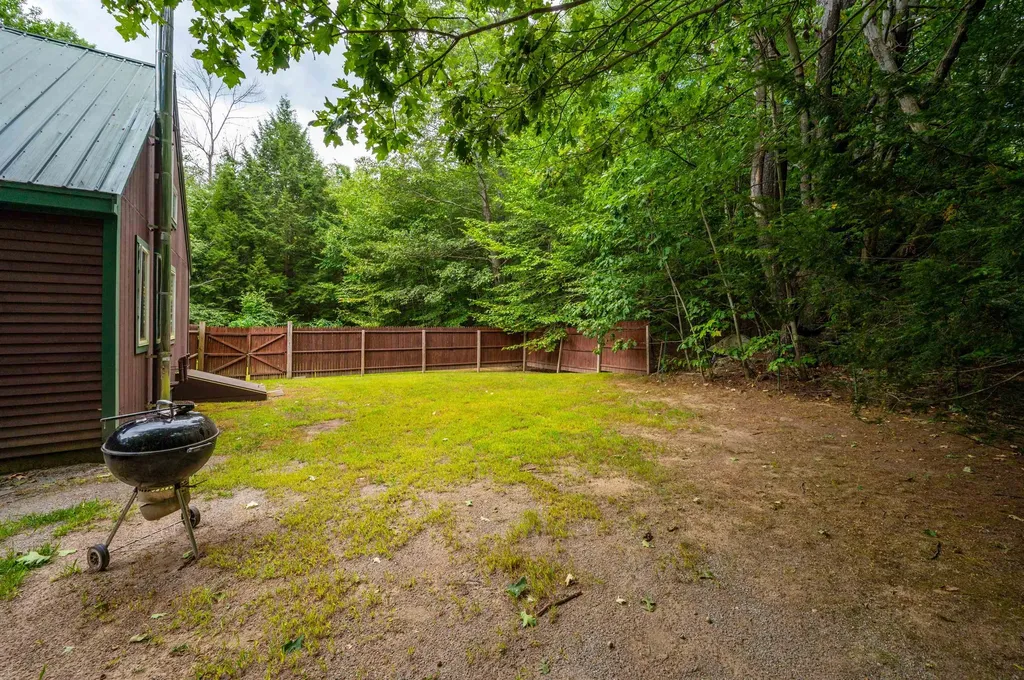 13 Twin Oaks Road Sutton NH 03221
