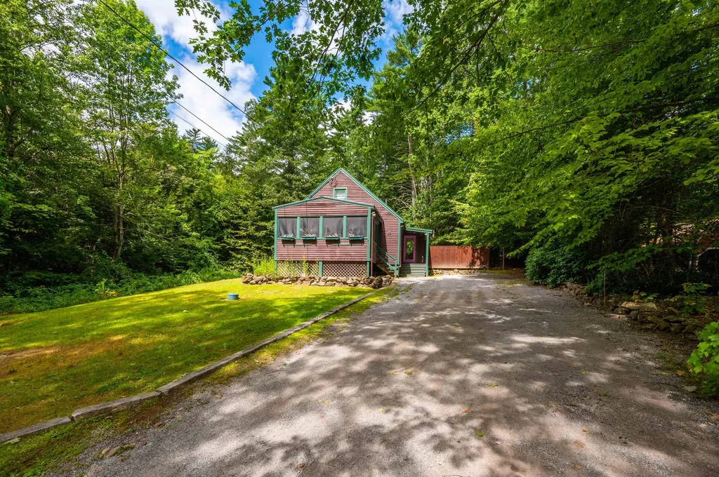 13 Twin Oaks Road Sutton NH 03221