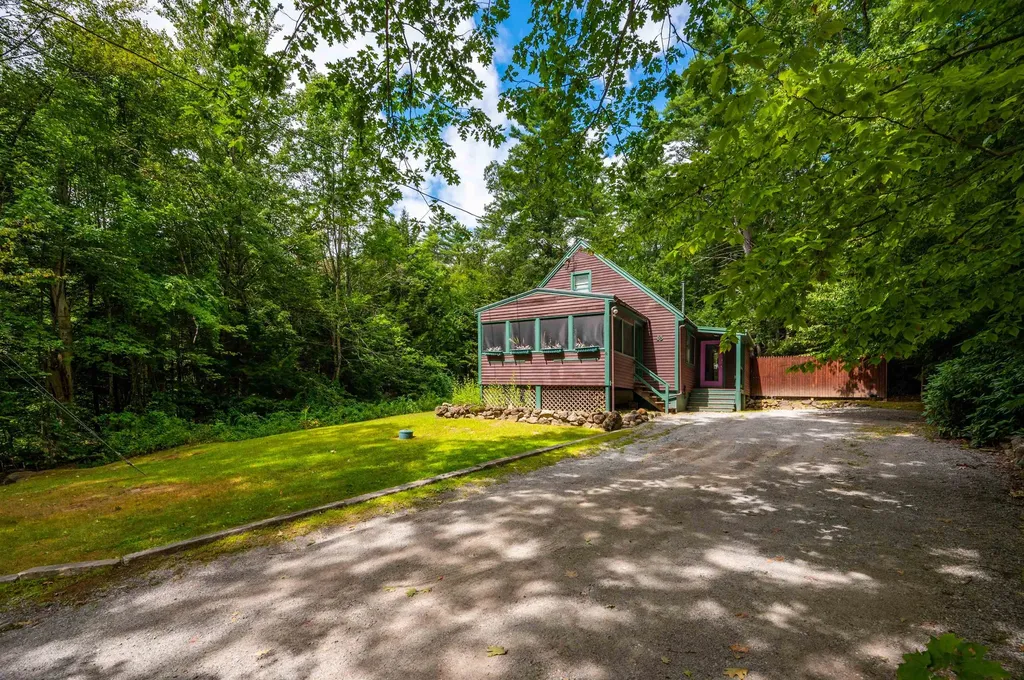 13 Twin Oaks Road Sutton NH 03221