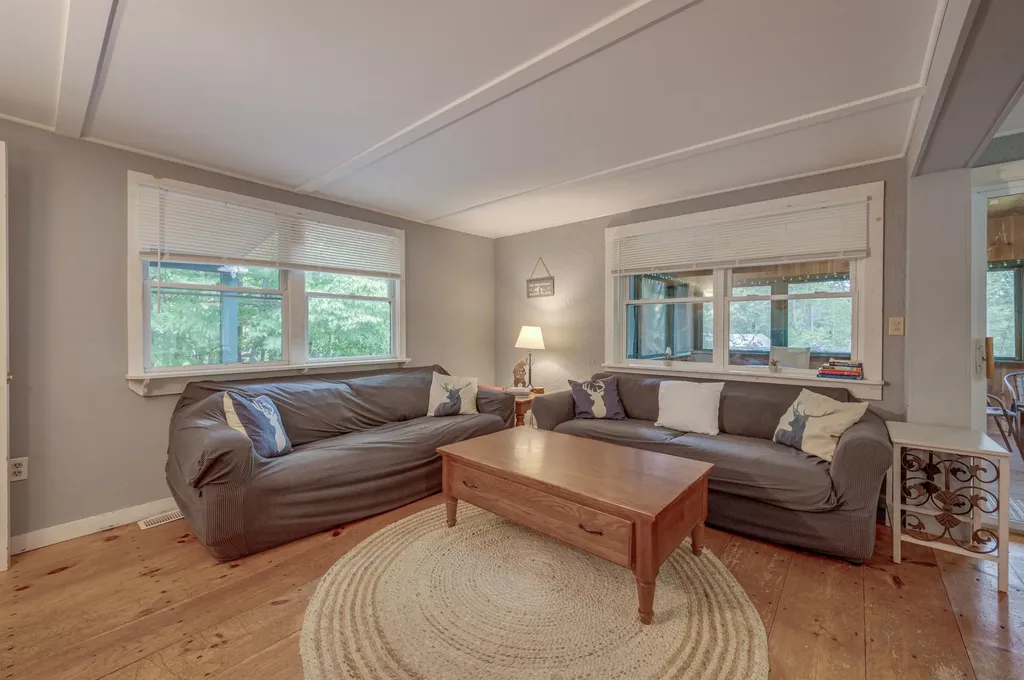 13 Twin Oaks Road Sutton NH 03221