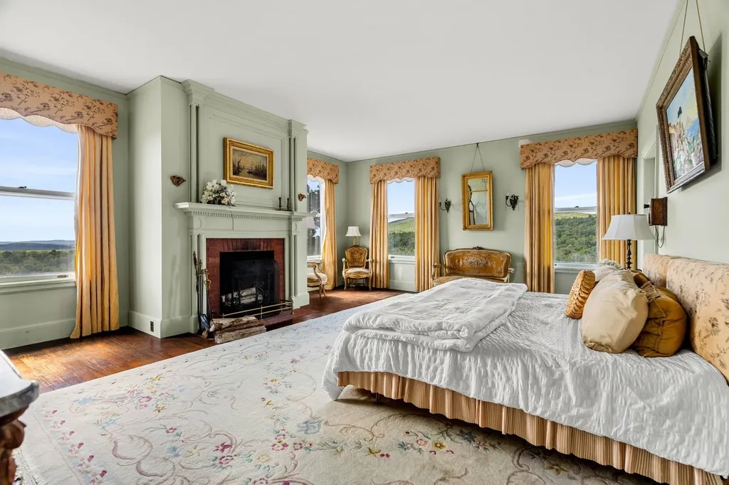 4 Windmill Hill Road Dublin NH 03444