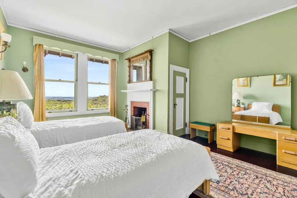 4 Windmill Hill Road Dublin NH 03444