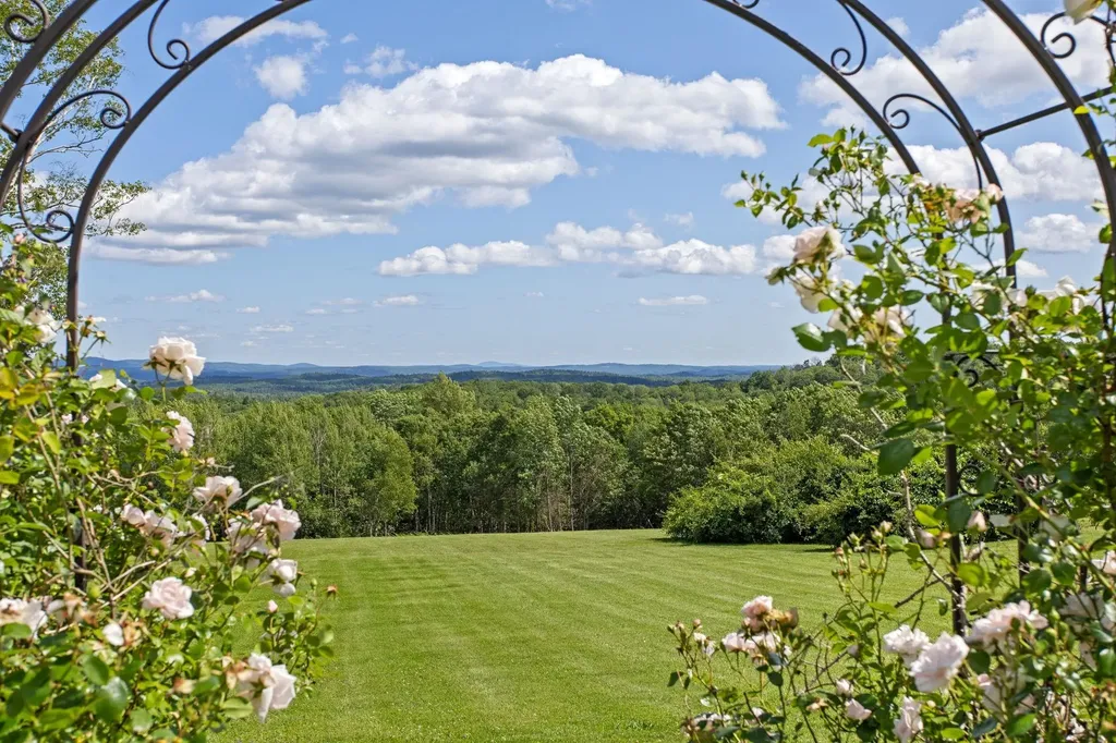 4 Windmill Hill Road Dublin NH 03444