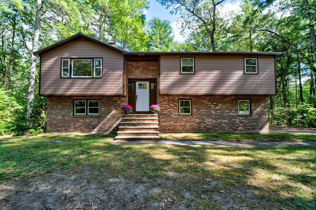 9 Edgewood Drive Hudson NH 03051