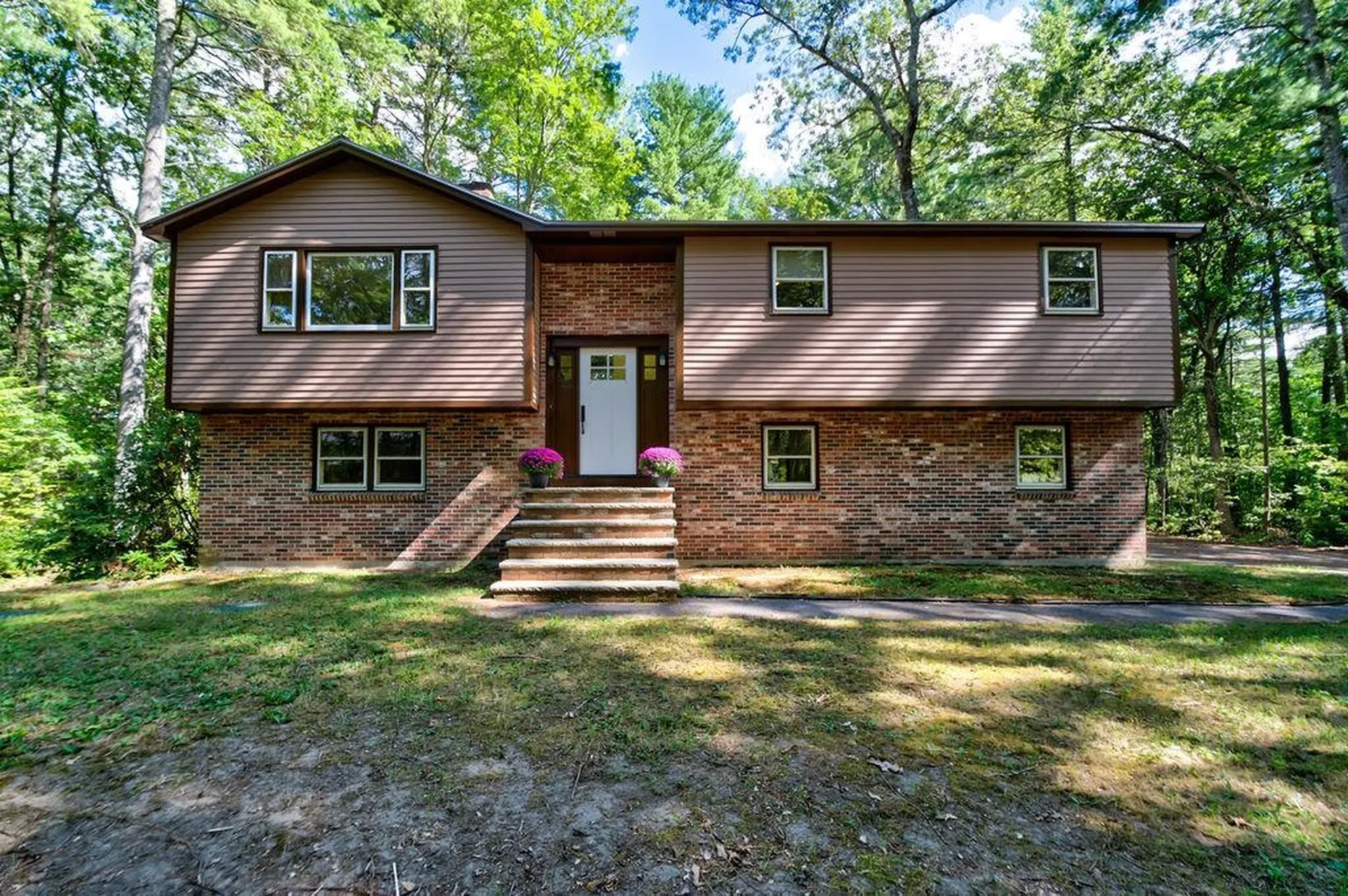 9 Edgewood Drive Hudson NH 03051