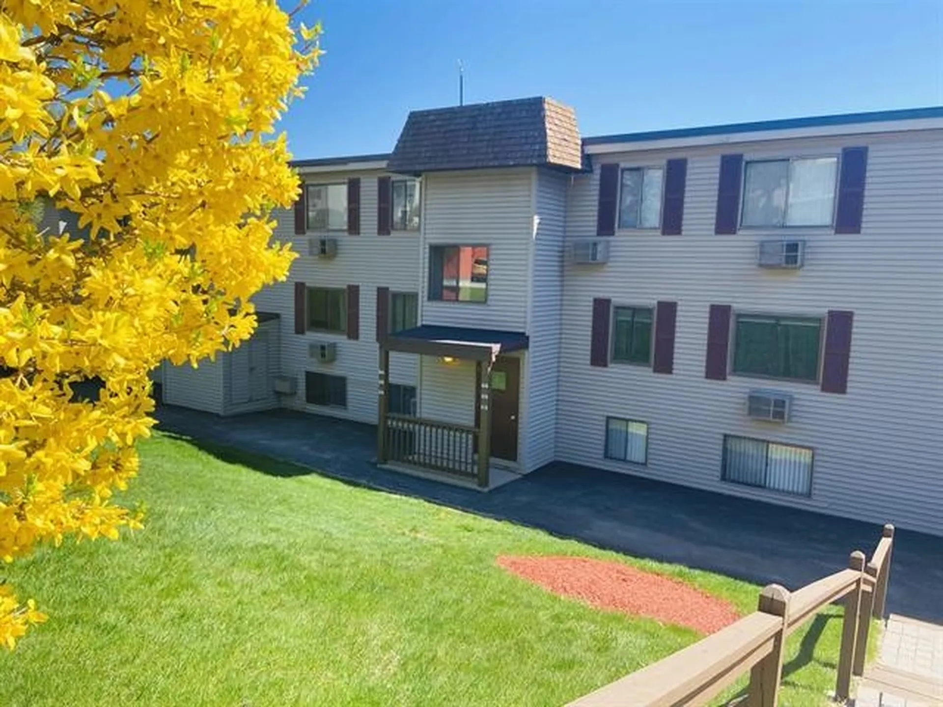 75 Treetop Circle Laconia NH 03246