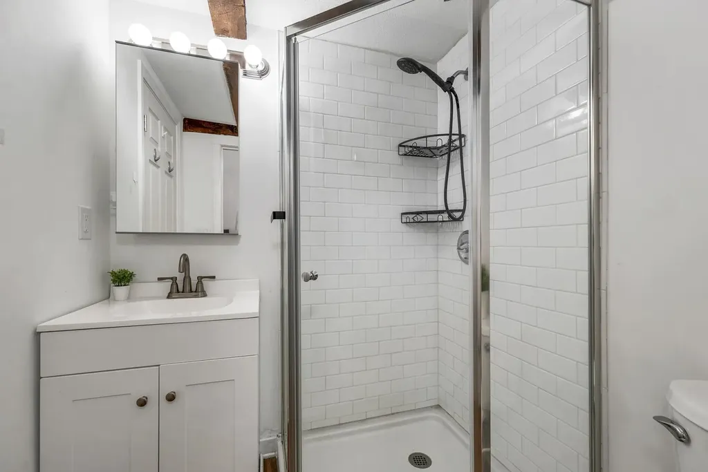 86 Wakefield Street Rochester NH 03867