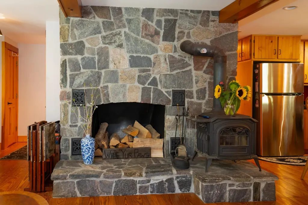 282 Melendy Hill Road Londonderry VT 05155