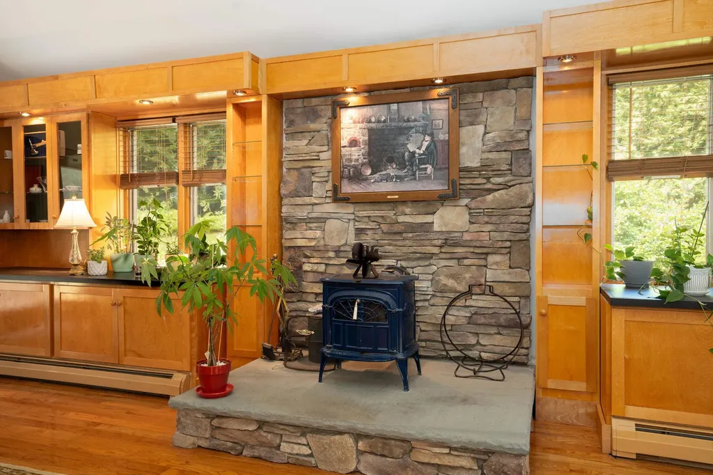 282 Melendy Hill Road Londonderry VT 05155