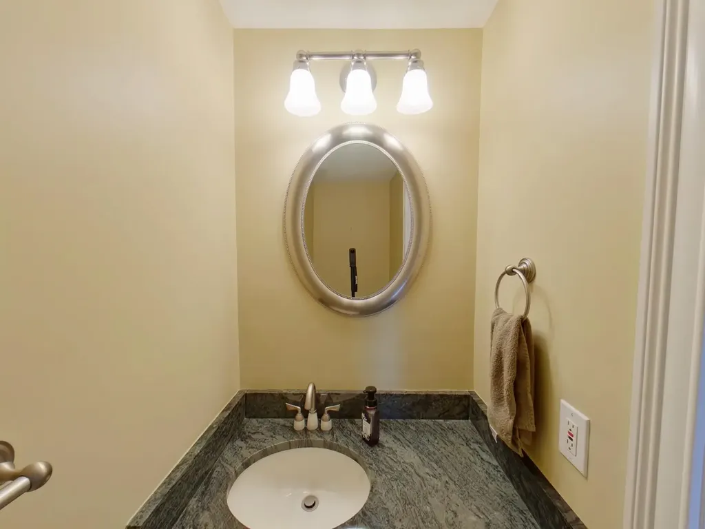 55 River Road Manchester NH 03104