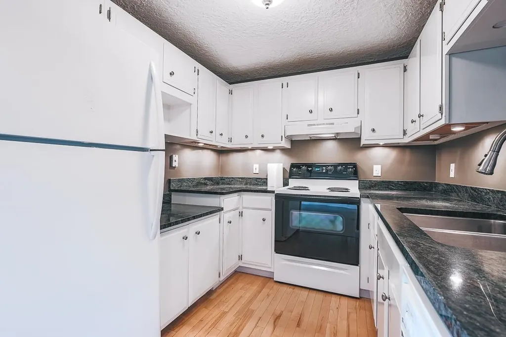 55 River Road Manchester NH 03104