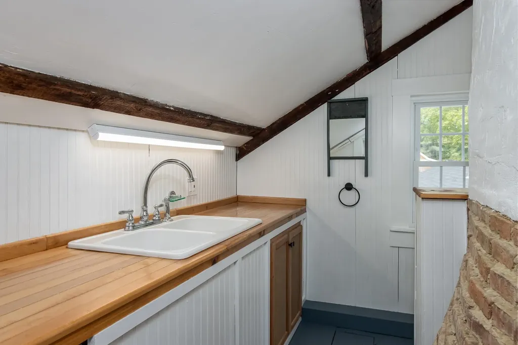 24 Deerfield Road Allenstown NH 03275